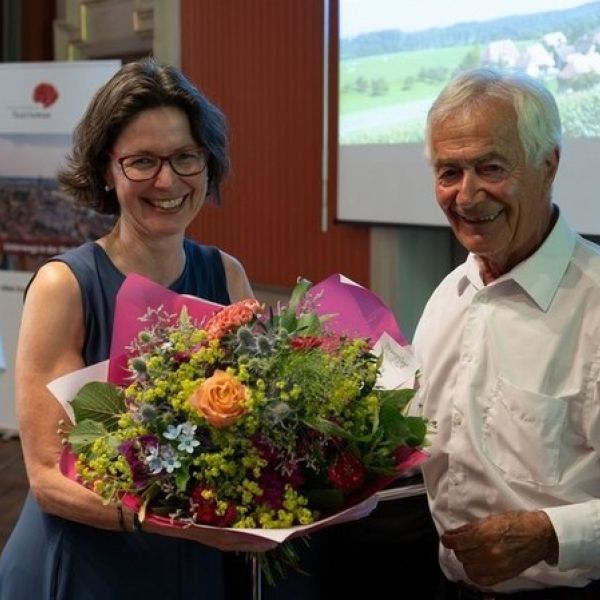 Solothurn Tourismus hat Anita Panzer zur neuen Präsidentin gewählt. Gleichzeitig zeigt eine aktuelle Studie die wirtschaftliche Bedeutung des Tourismus im Kanton.
Zum vollständigen Bericht von HotellerieSuisse:
https://www.htr.ch/story/tourismus/panzer-uebernimmt-praesidium-von-solothurn-tourismus-45999